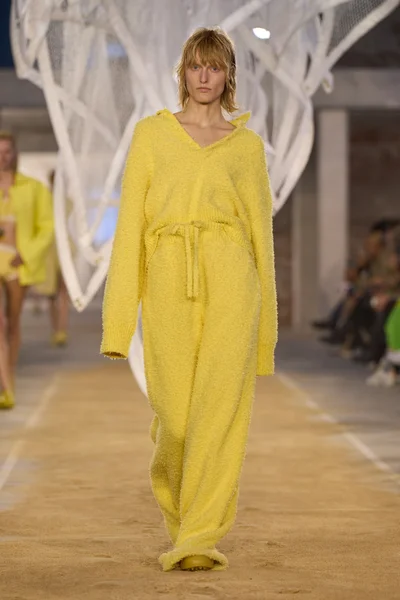 Look 10